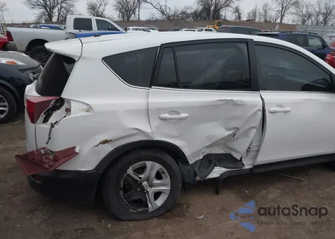 2015 Toyota Rav4 Le z USA, uszkodzony, nr VIN JTMZFREVXFD058181